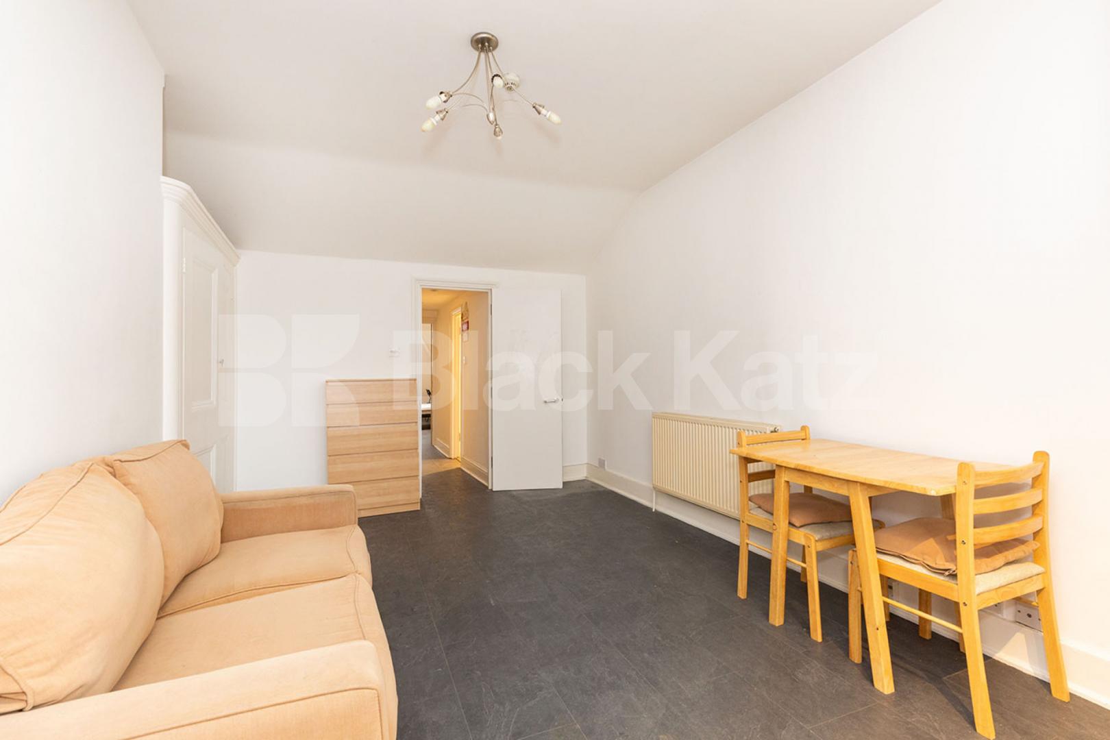 Located in the heart of the city is this large 1 bed inclusive of some bills Fleet Street, Chancery Lane